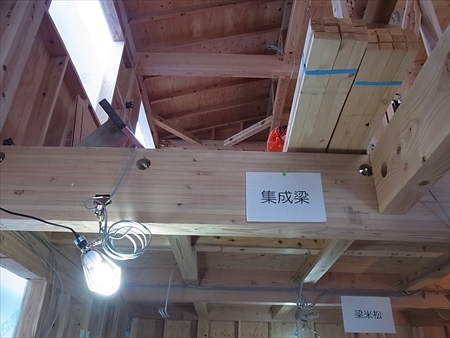 小松川構造見学会の様子、集成梁